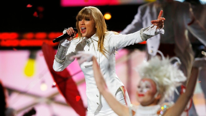Taylor Swift Grammys Reuters 660.JPG